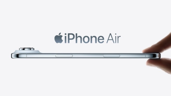 Man holding iPhone Air from the base