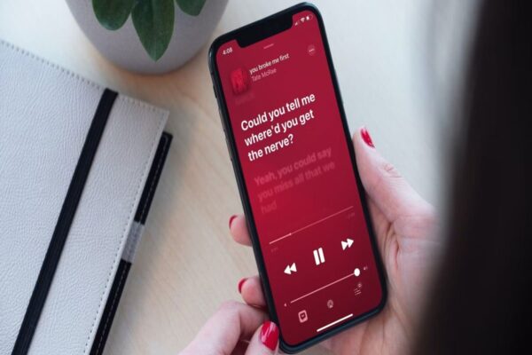 How to Get Live Lyrics Of a Song Playing Near You on iPhone