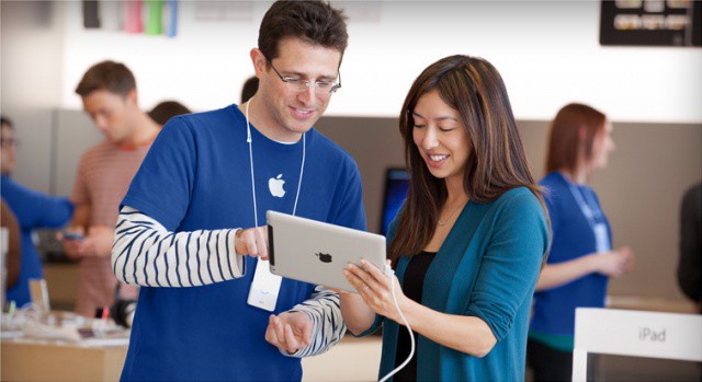 Apple Store vs. Authorized Resellers: Where Should You Buy Apple Products? 2 The Apple Store Experience